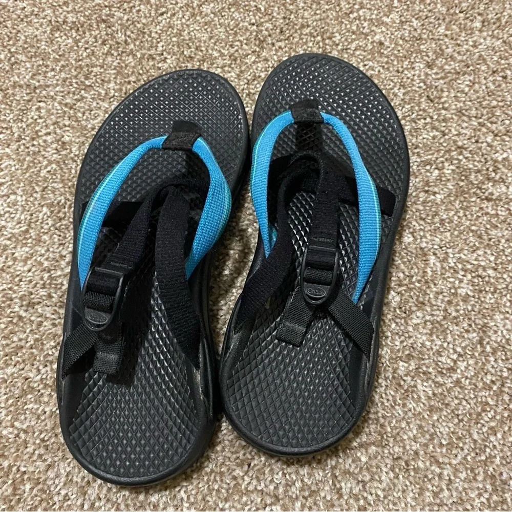 Chacos Women's Blue and Black Slide On Adventure Sandals size 6